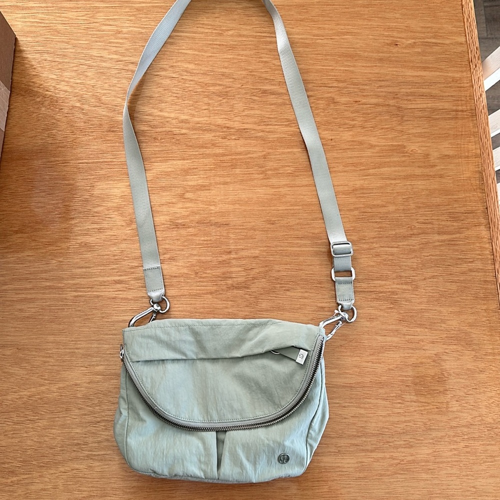 Lululemon all night festival bag light green